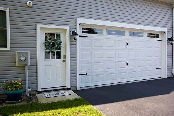24/7 Emergency Garage Door Roller Replacement experts in Menasha, WI